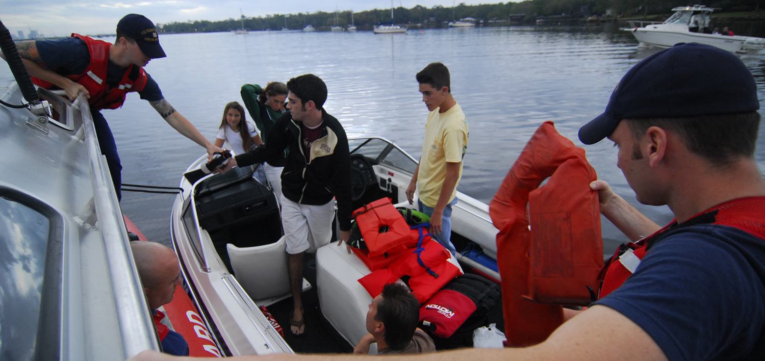 5 Best Marine VHF Radios 2018 [Fixed and Handheld]